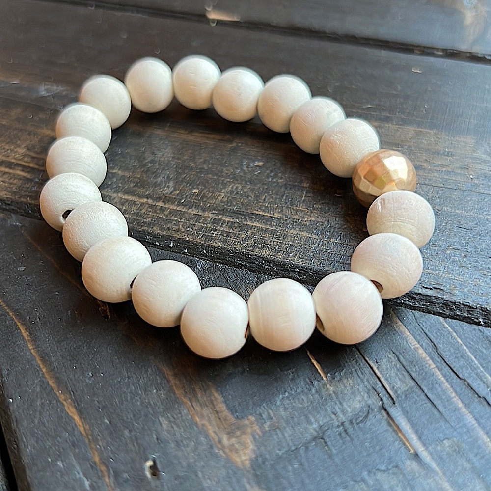 NWOT Wood Beaded bracelet